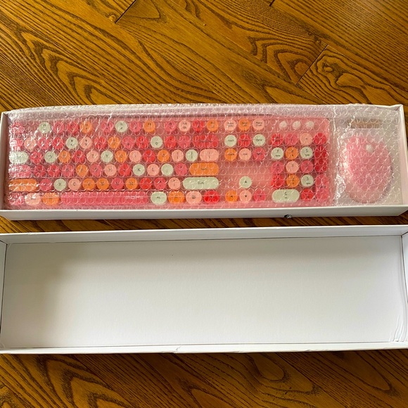 Cute 3 in 1 Wireless Keyboard & Mouse Combos 2.4G - Picture 3 of 12